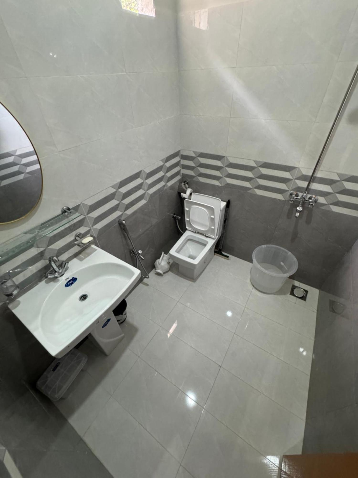 Royal Executive Inn Guest House İslamabad Dış mekan fotoğraf